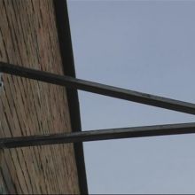 Силовой каркас навеса состоит из ферм, сваренных из профильной трубы прямоугольного сечения 25х40 мм